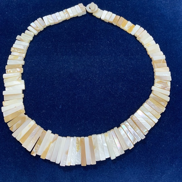 Natural mother of pearls necklace - Picture 1 of 4